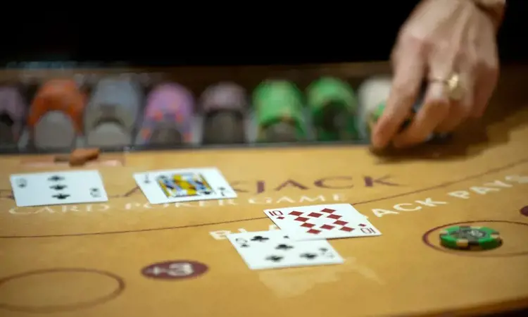 Live or RNG-Based Online Blackjack Game: Pros and Cons Everyone Should Remember