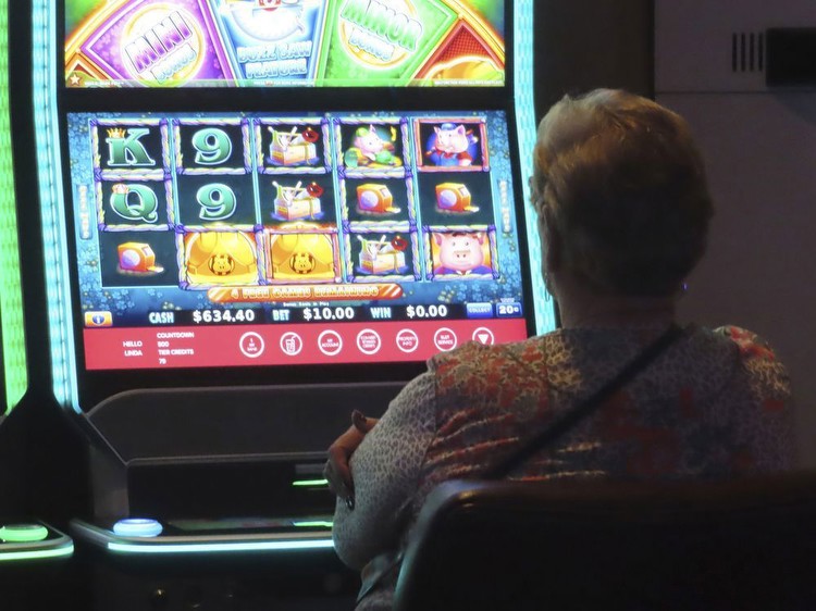 Manitoba may add gambling operations, focuses on public alcohol sales
