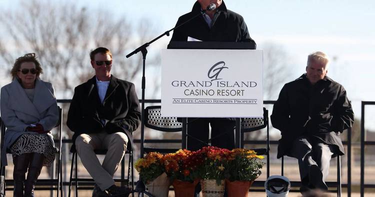 Mayor says casino will expand city's entertainment options