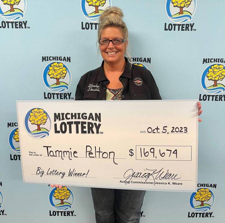 Tammy Pelton turned $100 she won from a free online lottery game into a $169,674 Fantasy 5 jackpot. Photo courtesy of the Michigan Lottery