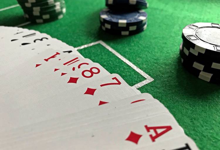 Reading Casinos Like a Professional: 5 Tips for Gamblers