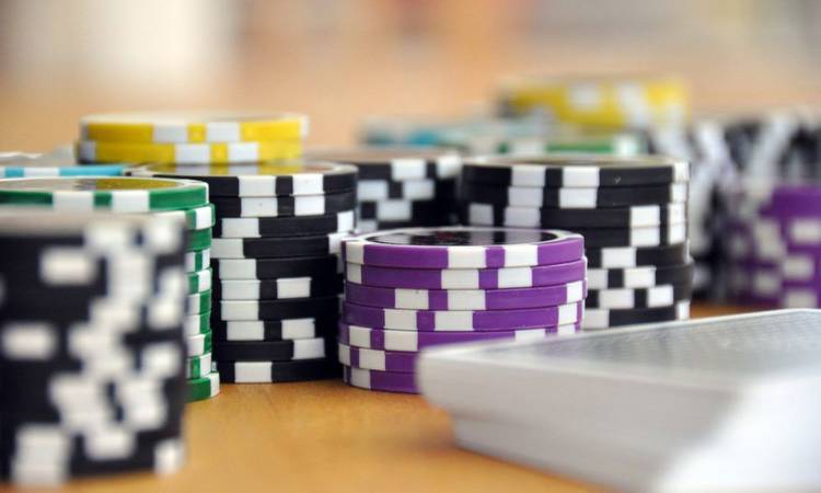 Seven Amazing Strategies to Try Out at a Live Casino