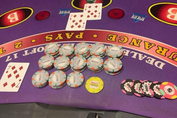 Strip casino jackpot hits for $251K