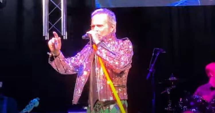 Watch One Of DAVID LEE ROTH's January 2020 Las Vegas Residency Concerts