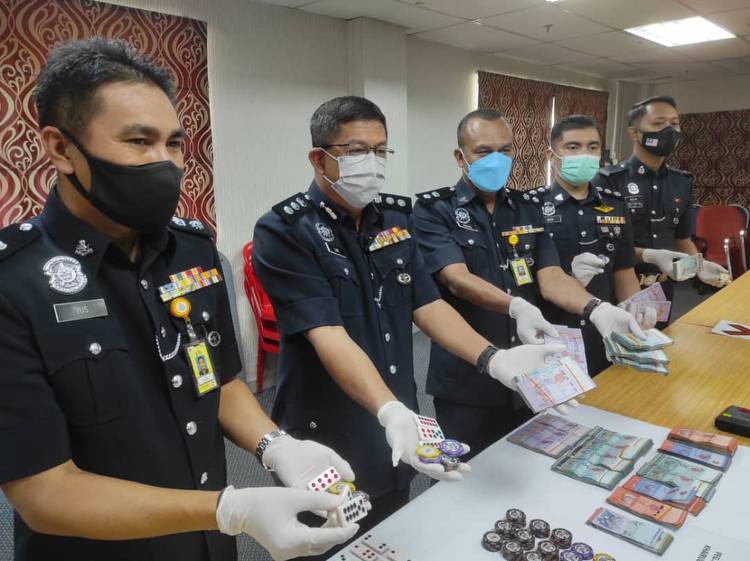 Week-old makeshift casino in oil palm estate raided, eight detained