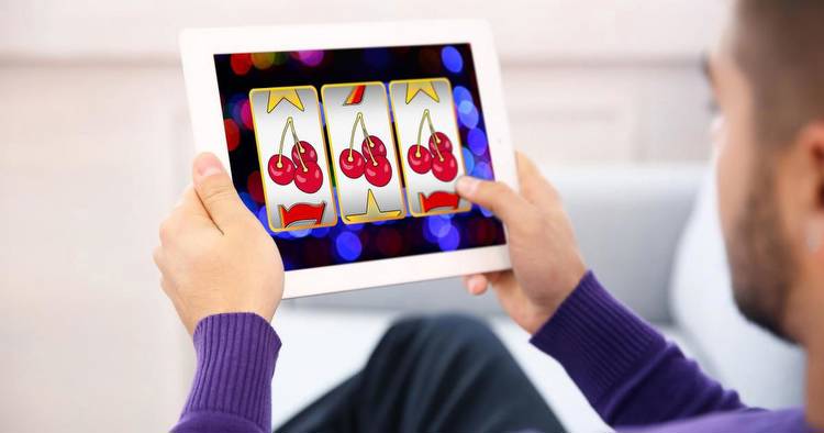 What are the different types and variations of online slots available in 2021?