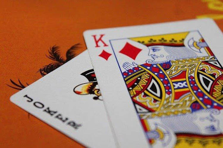 What You Need To Know About Live Dealer Casino Games