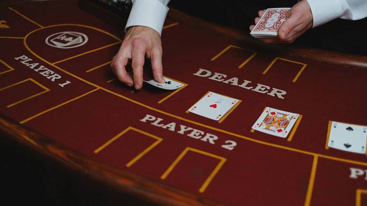 What’s the Difference Between Regular vs Live Casino Games?