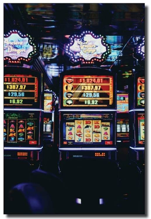 Why Casino Gamers Love the Slots So Much
