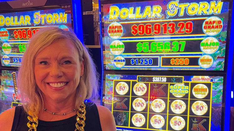 Woman makes last-minute change to bet, wins $1.25 million jackpot at Florida casino