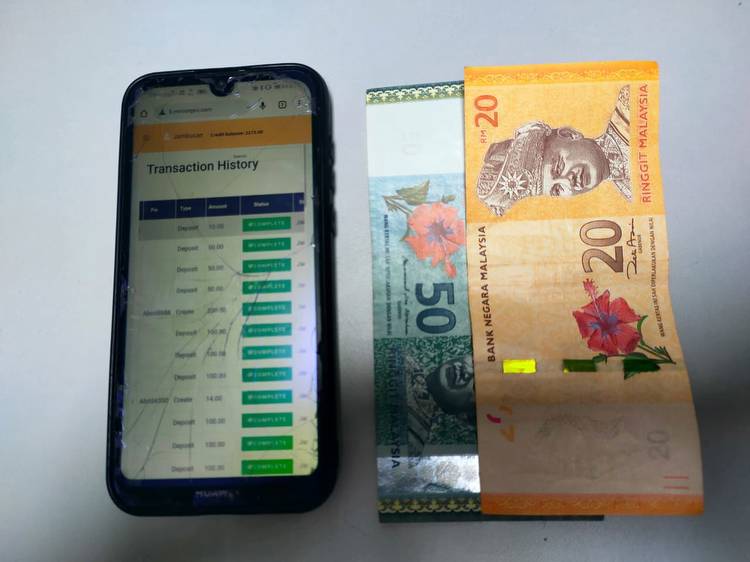 Woman nabbed at Kpg Sibuluh bus stop for allegedly selling online gambling top-ups